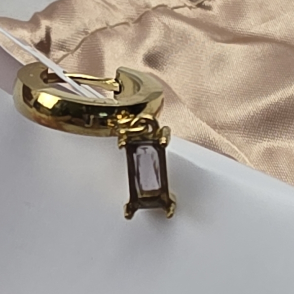 NIB Louise Carter Bella June Birthstone Huggies Earrings 18k Gold Plated - Picture 2 of 3